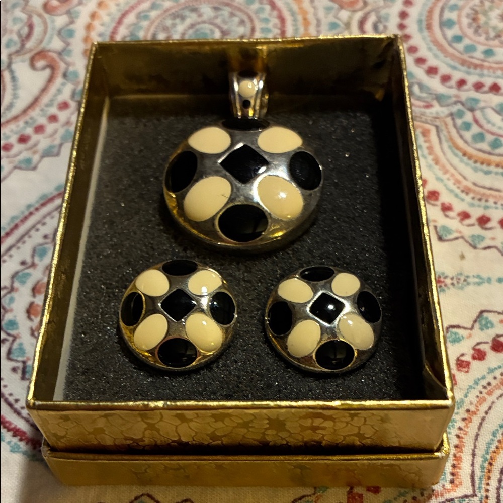 Elegant Black and Cream Jewelry Set- earrings & pendant